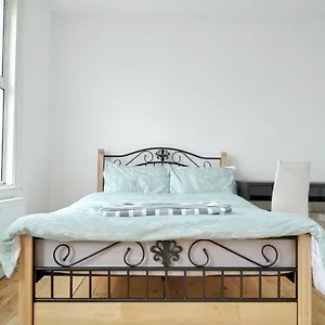Cosy Near Canary Wharf & The O2 Guest house